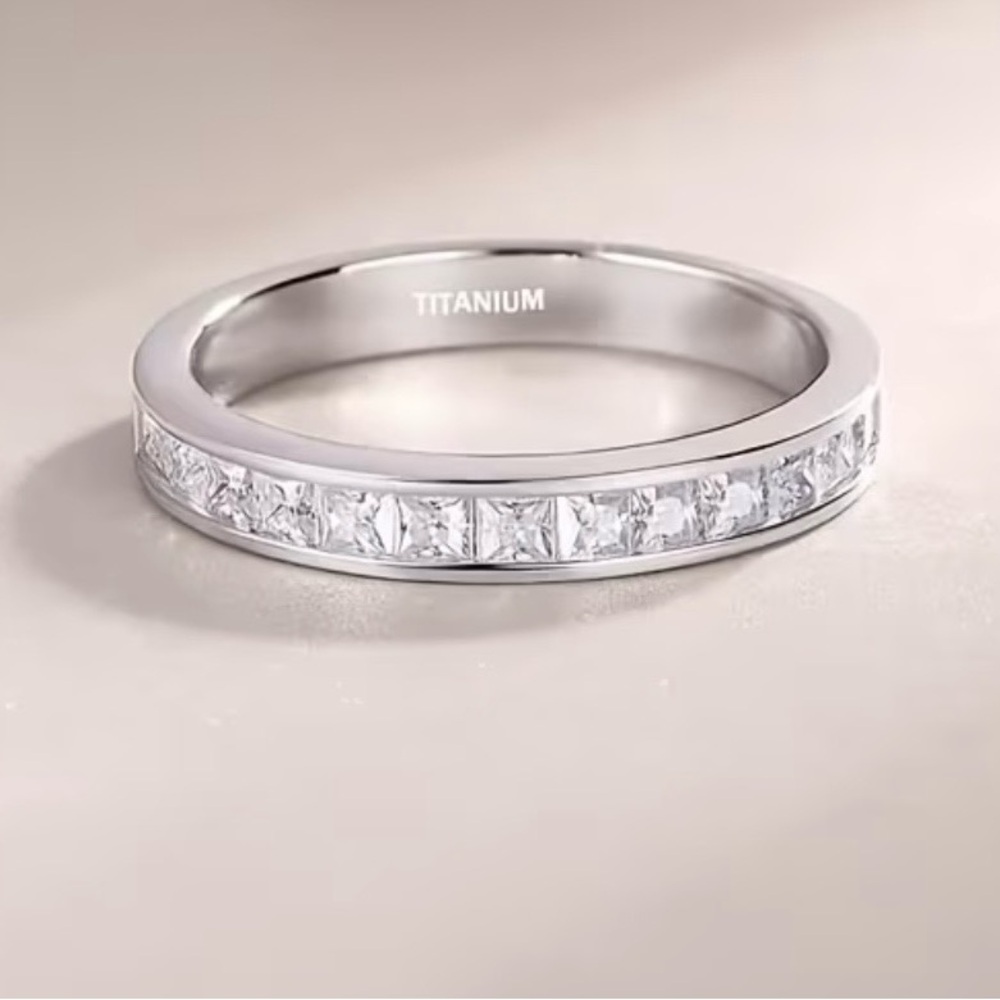 Men’s Luxury Collection Titanium Steel Silver CZ 4mm Band Size 9